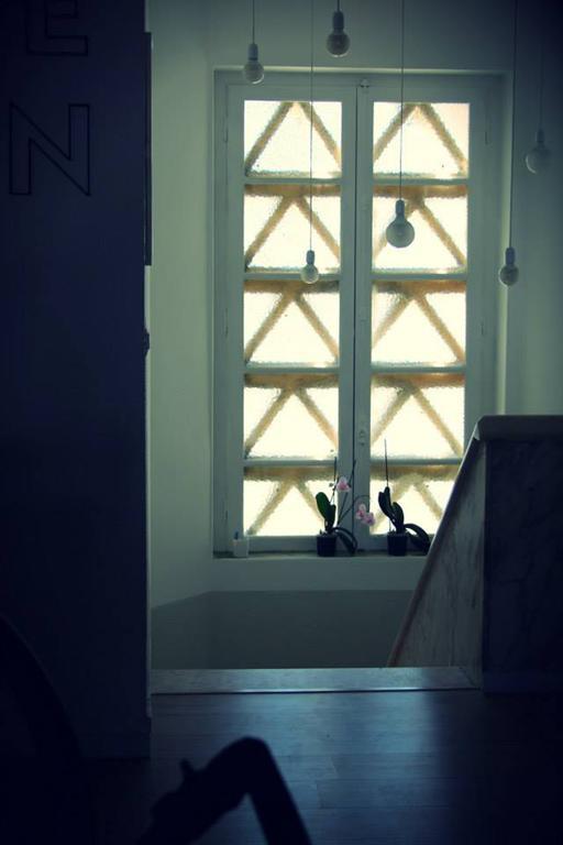 Nineteen Studios Peniche Rom bilde